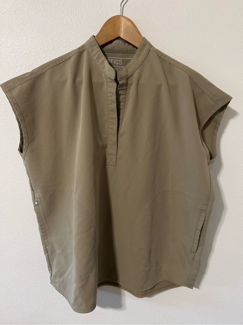 Figs Rafaela Oversized Scrub Top Latte Brown 3083 Mandarin Collar Pockets-Small